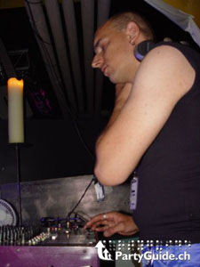 18072003061_partyguide